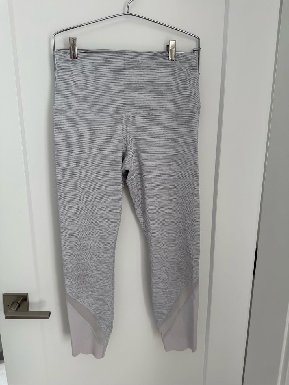 Lululemon Grey Cropped Capris